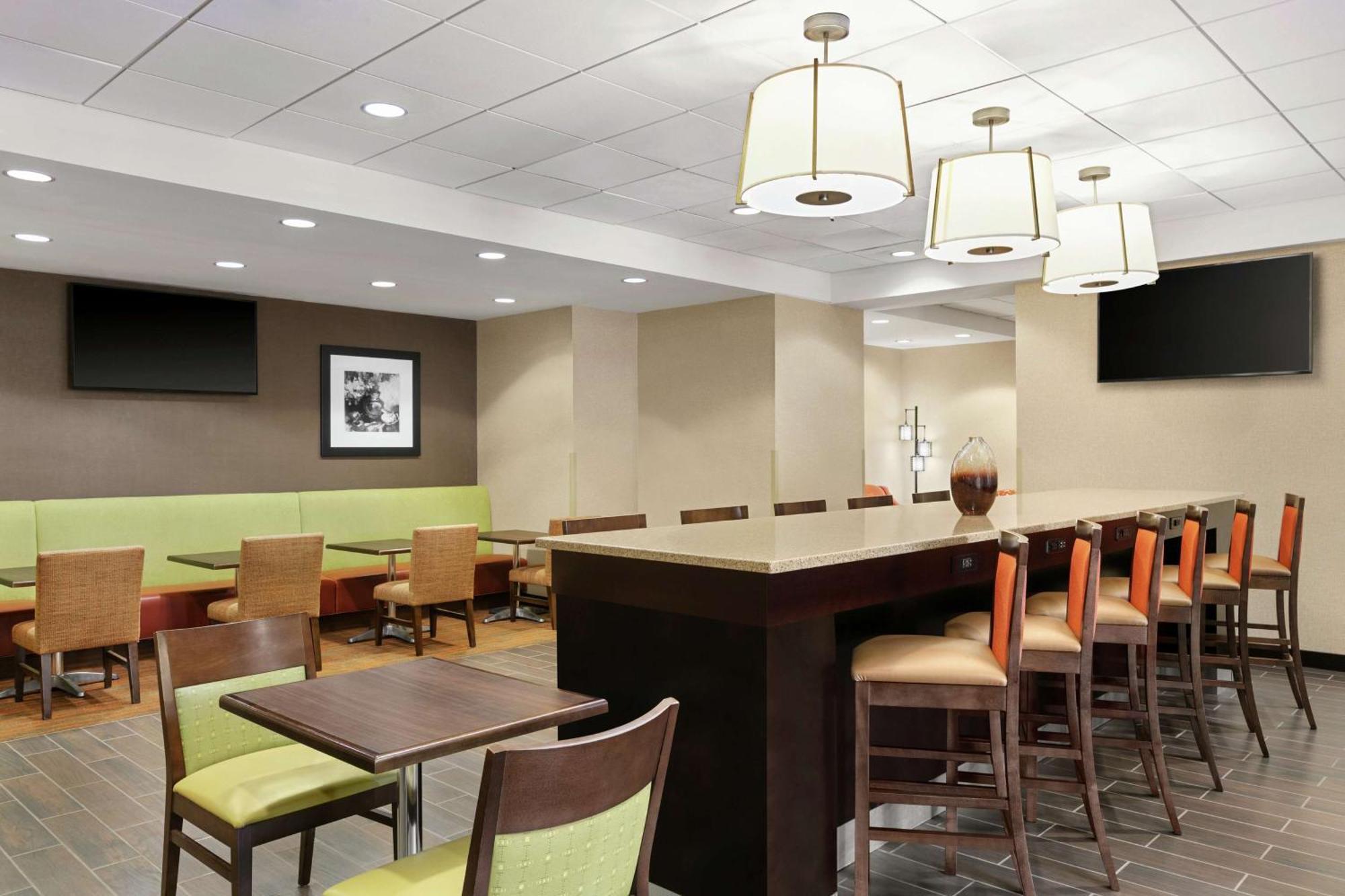 Hampton Inn Washington-Dulles International Airport South Чантилли Экстерьер фото