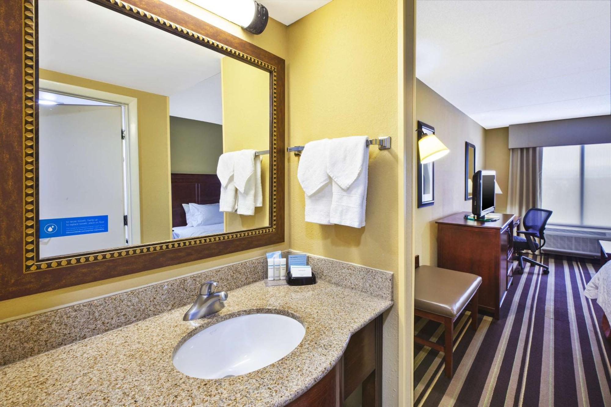 Hampton Inn Washington-Dulles International Airport South Чантилли Экстерьер фото