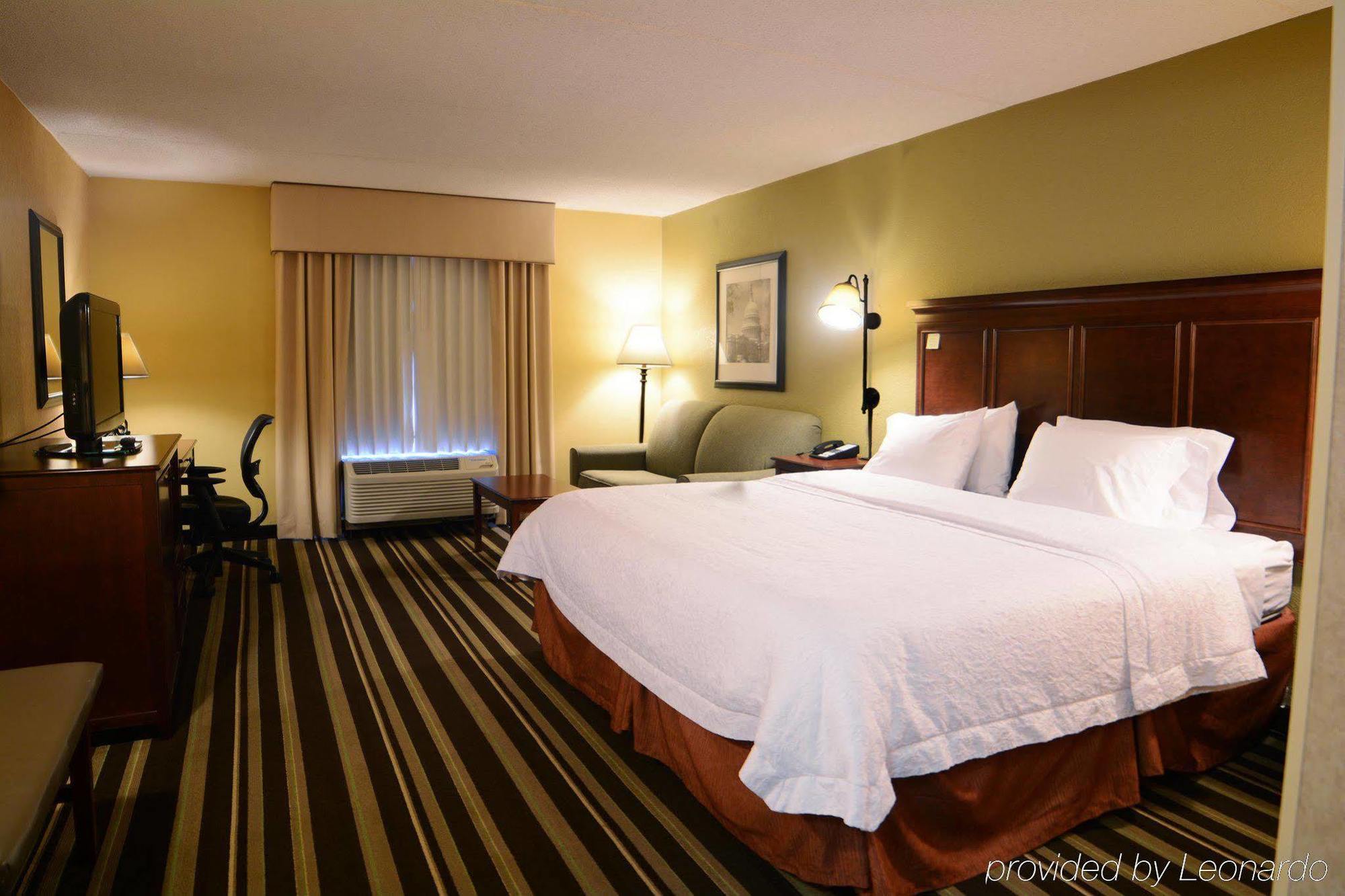 Hampton Inn Washington-Dulles International Airport South Чантилли Экстерьер фото